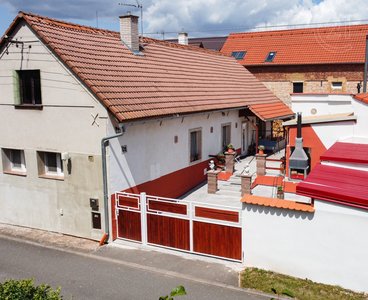 Prodej rodinného domu 144 m² s přístavkem 90 m², pozemek 500 m² - Lišany
