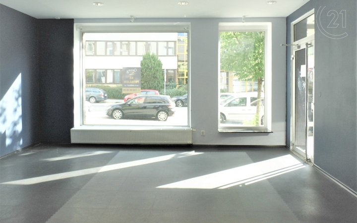Pronájem, Obchodně kancelářské prostory  63m², Zlín - Zarámí