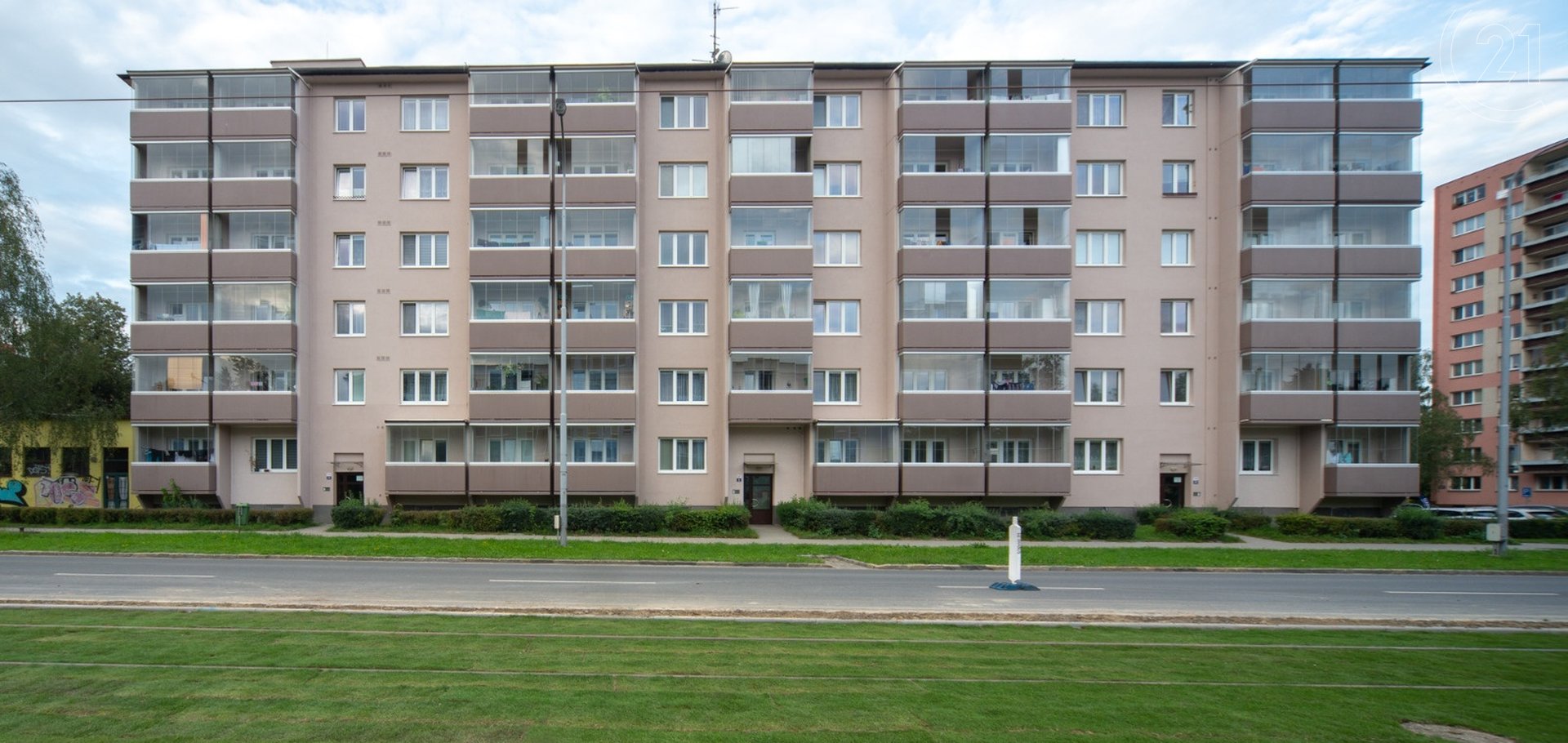 Družstevní byt 1+1 se zasklenou lodžií v centru Poruby v Ostravě.