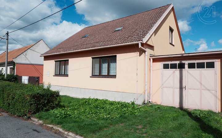 Prodej rodinného domu s garáží a zahradou, Valtice, pozemek 716 m2