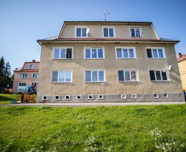 Prodej bytu 3+1 s krbovými kamny a dvěma sklepy, 57 m², Snědovice, okres Litoměřice