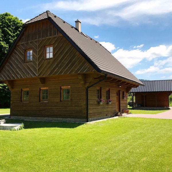 Prodej pozemků 3900 m² s roubenkou 99m²- Sobotín