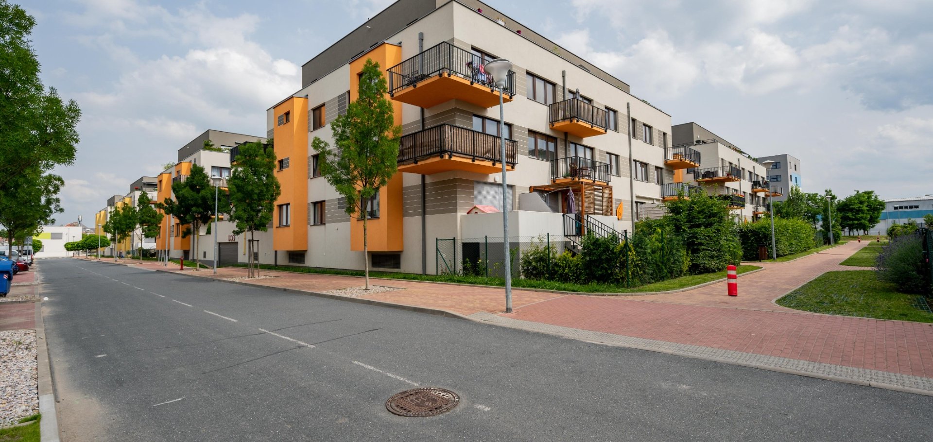 Prodej Bytu 4+kk, 108 m² v osobním vlastnictví s parkovacím stáním a zahradou, Praha 8 - Dolní Chabry
