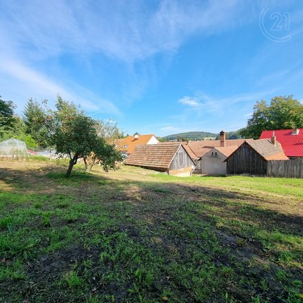 Přízemní rodinný dům v okrajové části obce Lažany