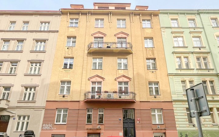 Kompaktní byt 1+kk, 19 m², s výhledem do vnitrobloku – Praha - Vršovice