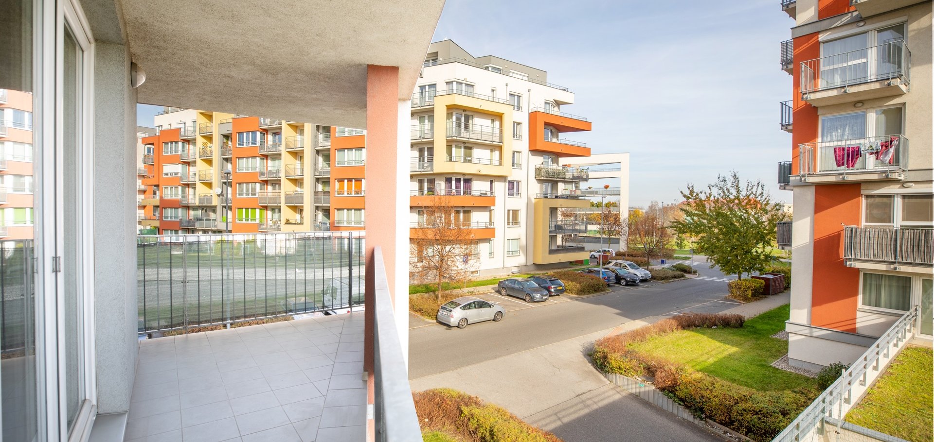 Prodej bytu 3+kk s garážovým stáním a balkonem, 65 m² - Praha - Zličín