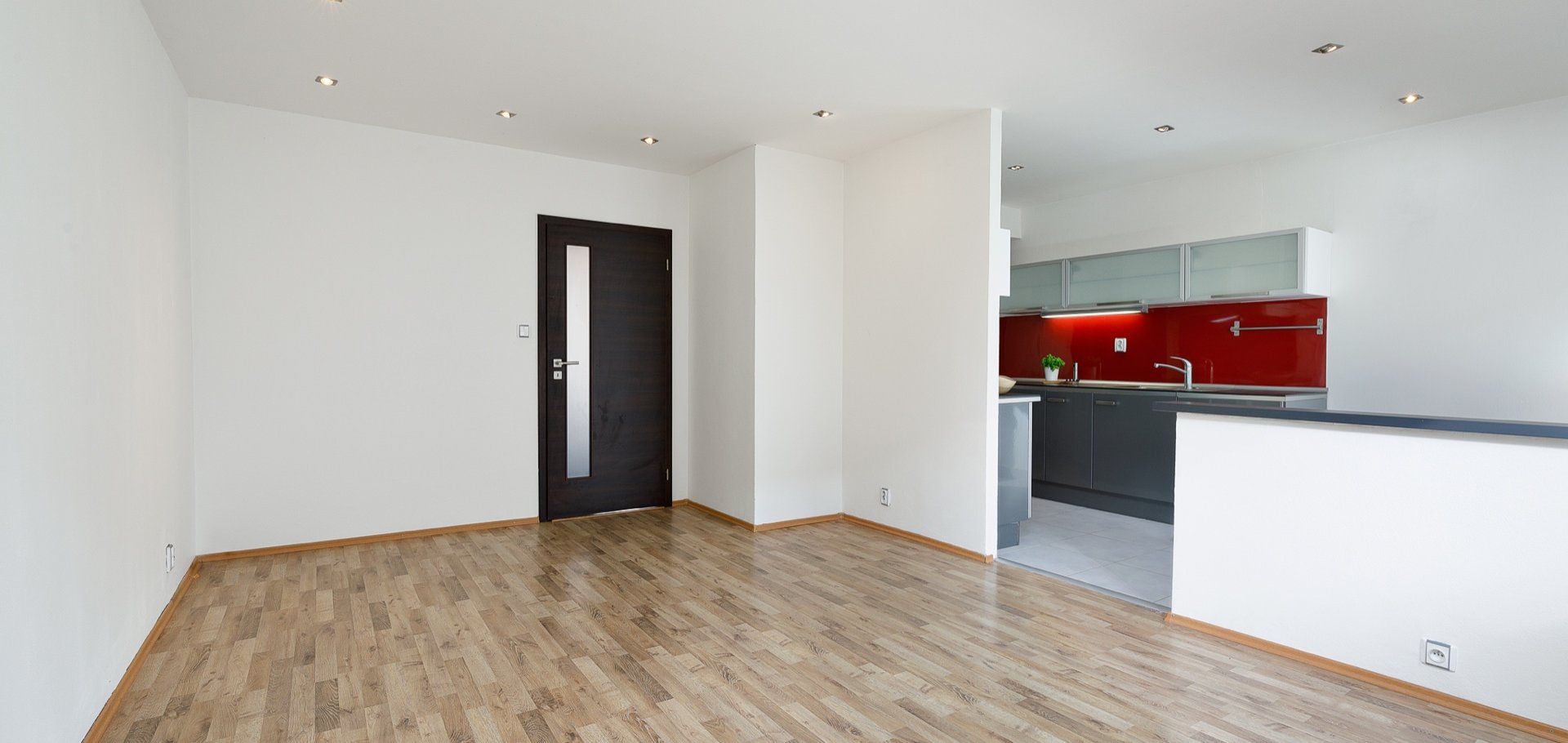 Prodej pěkného bytu 3+1 po rekonstrukci, s lodžií a sklepem, 72 m², Jince, Zborovská ulice