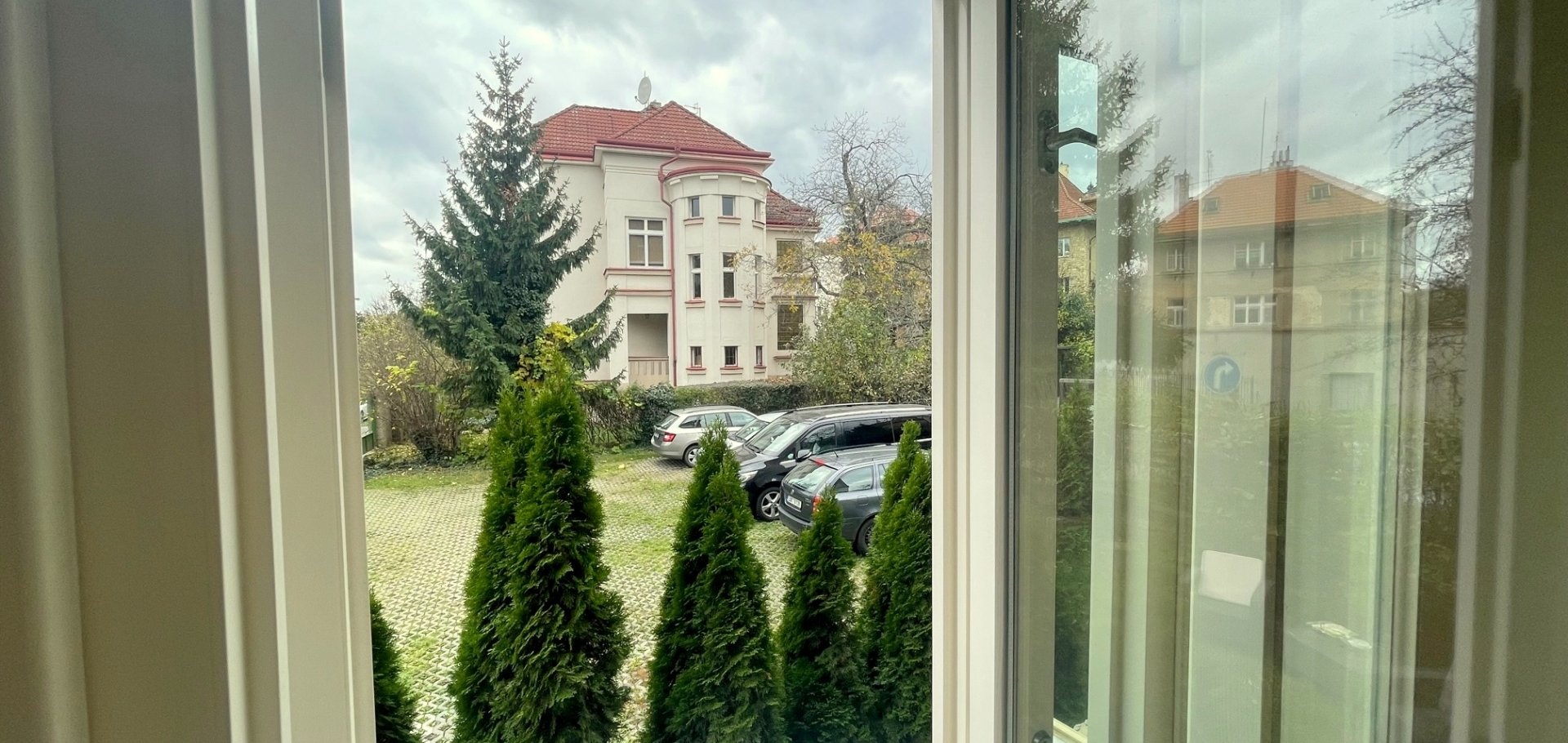Byt 2+1 s balkonem a sklepem ve vilové zástavbě, Praha 8 - Libeň
