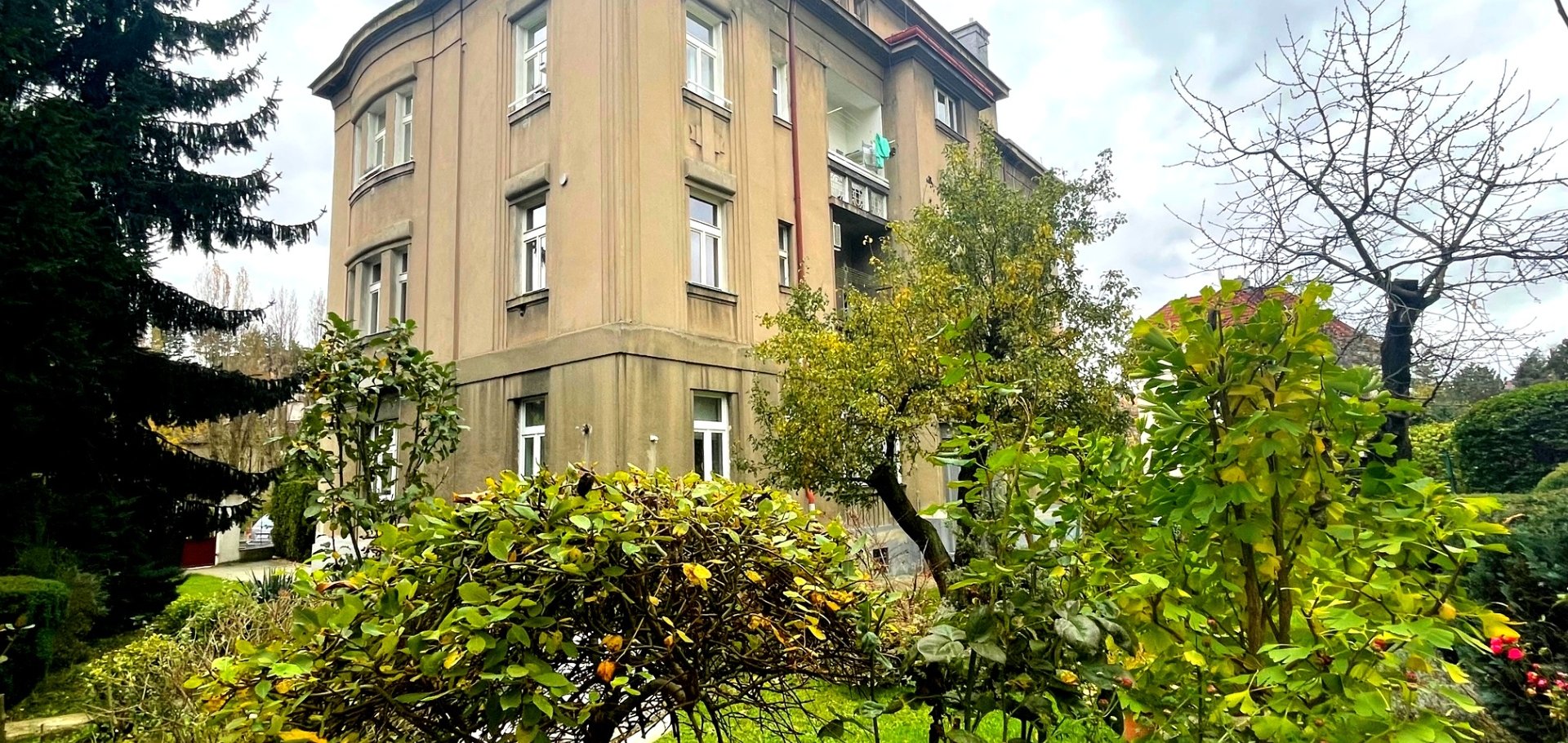 Byt 2+1 s balkonem a sklepem ve vilové zástavbě, Praha 8 - Libeň