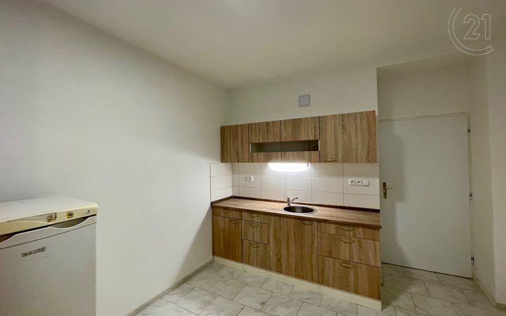 Pronájem bytu 1kk, 20 m² - Praha - Palmovka
