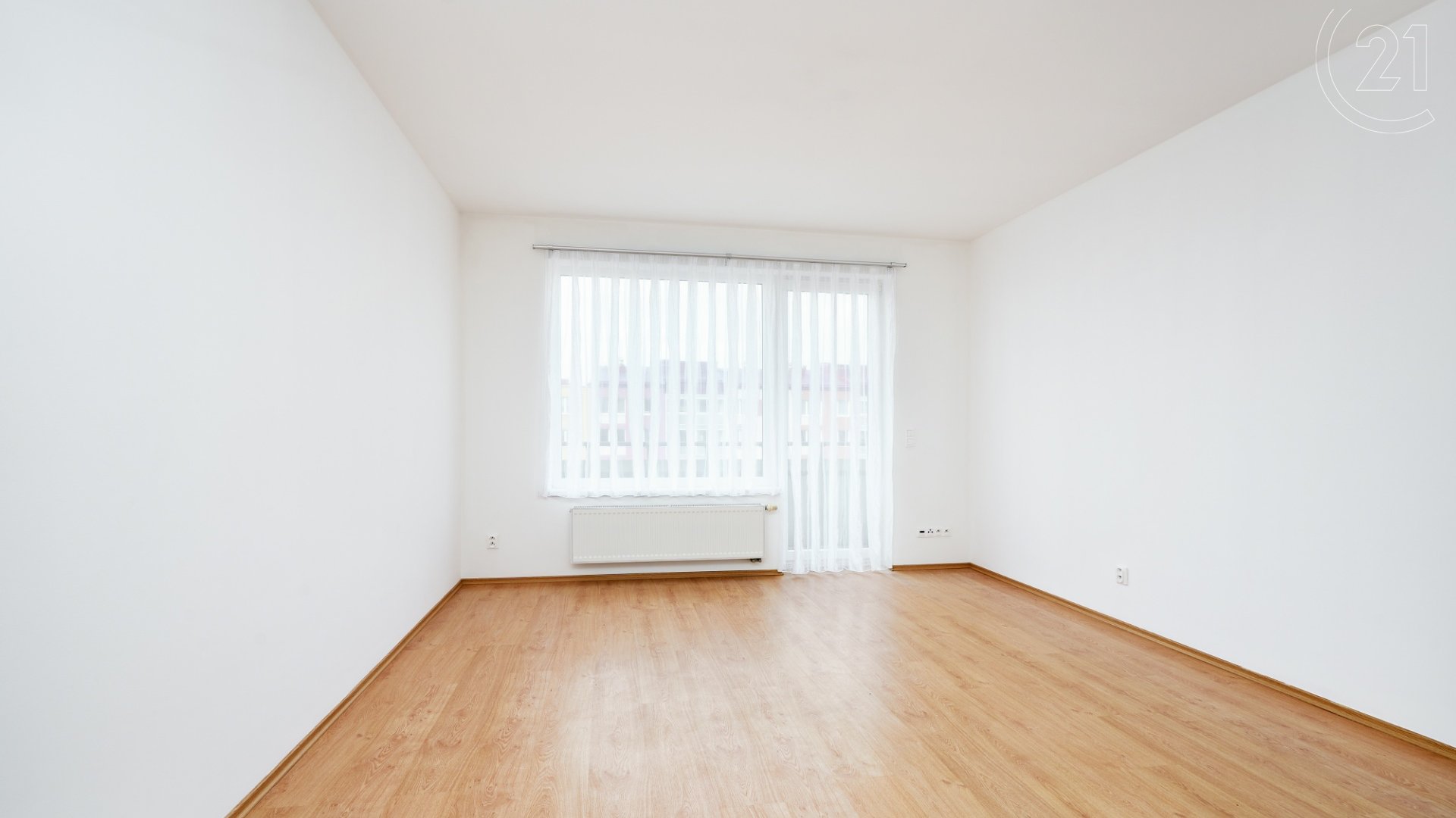 Pronájem bytu 3+kk s velkým balkonem a vlastním garážovým stáním,  65m², Praha 15- Horní Měcholupy, ulice Hornoměcholupská