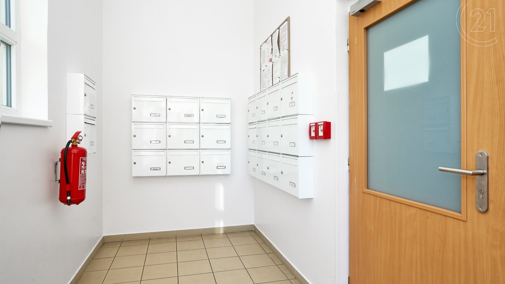 Pronájem bytu 3+kk s velkým balkonem a vlastním garážovým stáním,  65m², Praha 15- Horní Měcholupy, ulice Hornoměcholupská