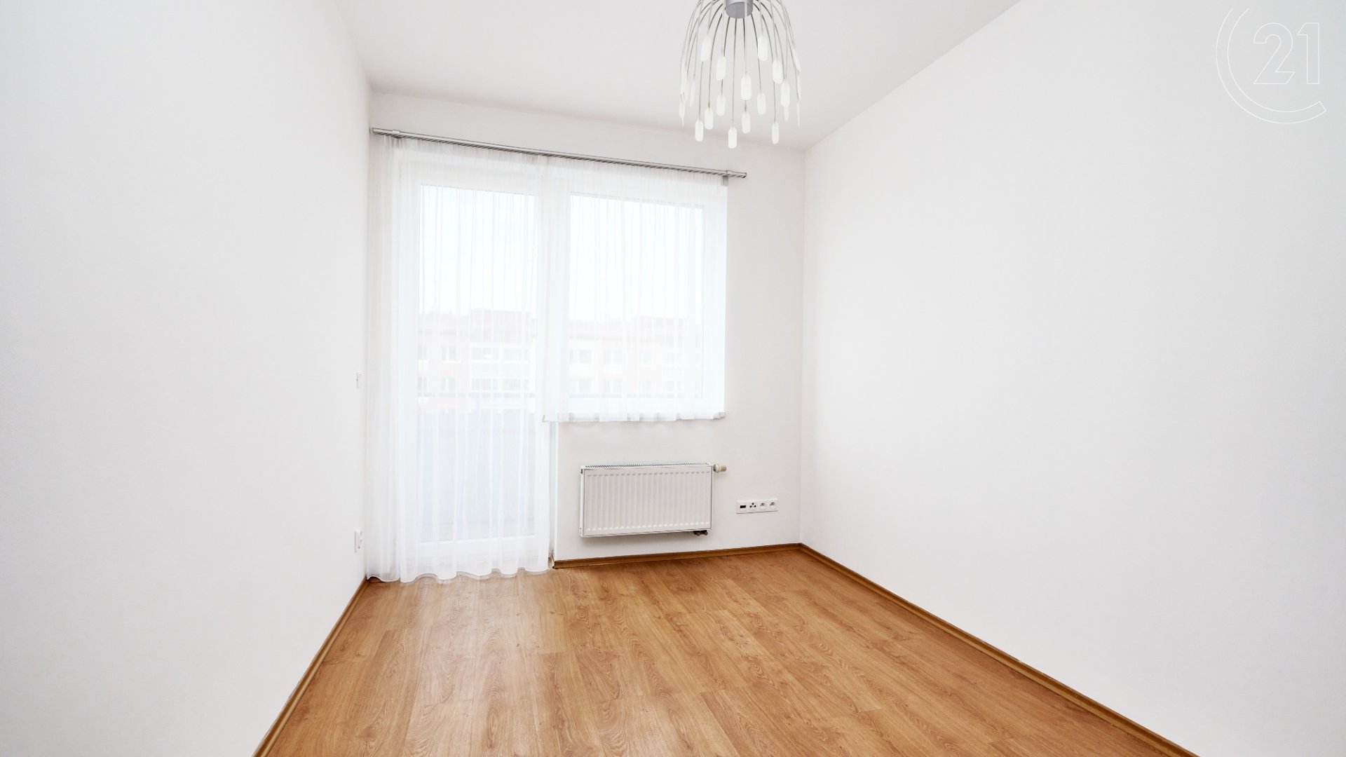 Pronájem bytu 3+kk s velkým balkonem a vlastním garážovým stáním,  65m², Praha 15- Horní Měcholupy, ulice Hornoměcholupská