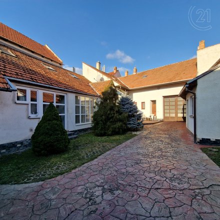 Velký dům s možností podnikání ve Šlapanicích
