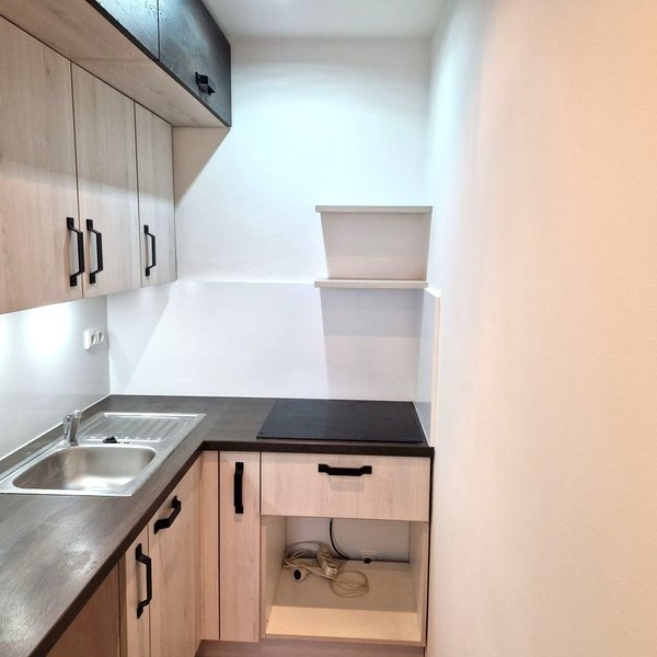 Pronájem kanceláře 1+kk, 21 m², Praha 8, Bohnice