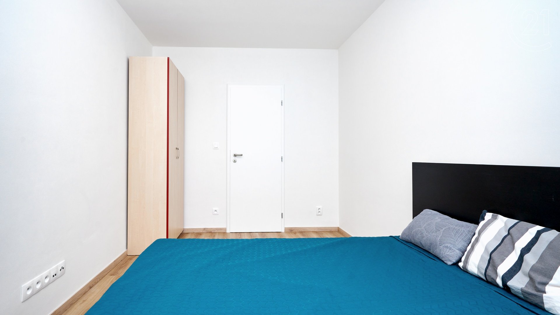 Pronájem bytu 2+kk s komorou na patře, 45 m², Praha 9 - Prosek, ulice Pískovcová