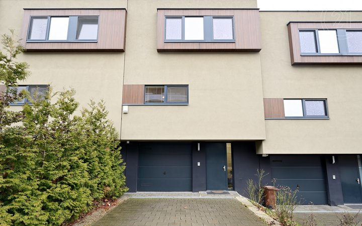Prodej, Rodinný dům,  5 + kk, 183 m² - Praha - Černý Most