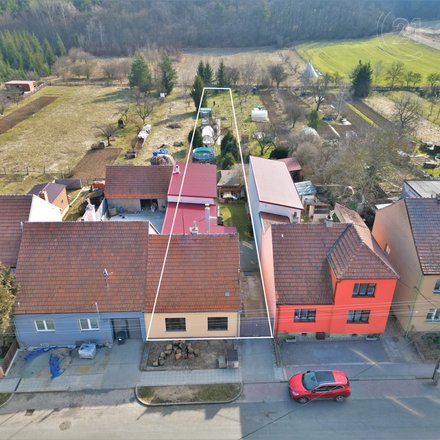 Dvougenerační rodinný dům, ul. Neslovická, Tetčice, CP 1352 m2