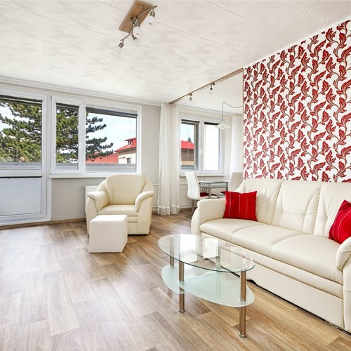 Pronájem bytu 3+kk se zasklenou lodžií a sklepní kojí, 72m², Praha 20 - Horní Počernice, ulice Lhotská