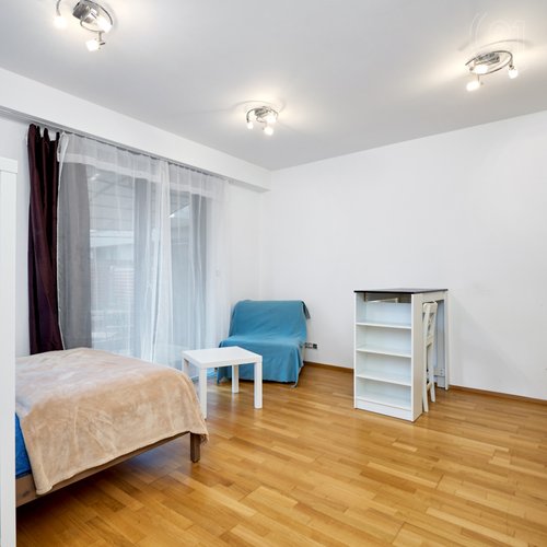 Pronájem bytu 1+kk s předzahrádkou a krytým parkovacím stáním, Rezidence Garden Towers,33m²,Praha 3- Žižkov,ul. Olšanská