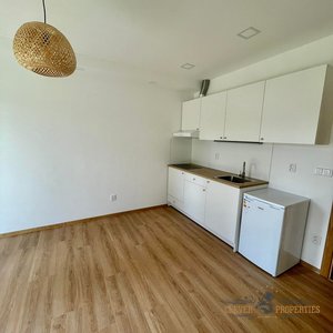 nabízí, pronájem, byty 1+kk Holice