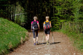Procházky a nordic walking