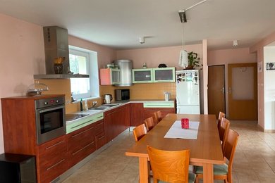 Prodej, rodinný dům se zahradou, 425 m² -, Ev.č.: 00102
