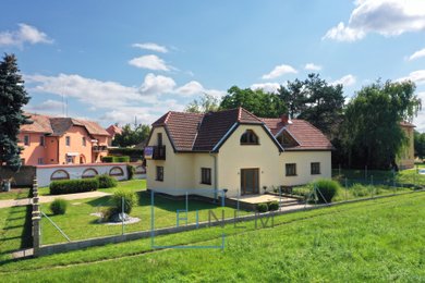 Prodej rodinného domu o dispozici 5+2, se zahradou v obci Nová Ves, část Staré Ouholice v okrese Mělník, Ev.č.: 00107