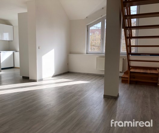 Pronájem bytu 3+kk, 70m² - Kuřim, ul. Školní