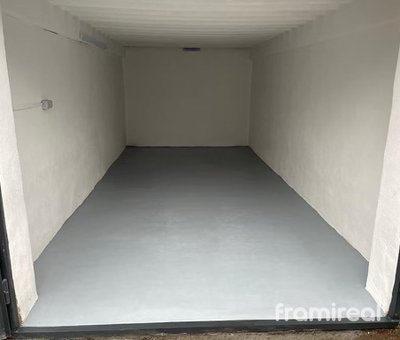 163847203 (1)