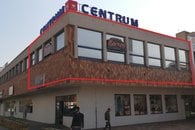 Pohled na obchodní prostor z exteriéru označ