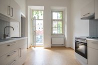 2. Kuchyň z výstupem na balkon