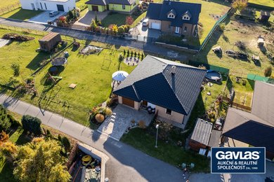RD 3+kk – bungalov s garáží, terasou a venkovním bazénem, užitná plocha 122 m2, zahrada 758 m2, Jistebník, Moravskoslezský kraj., Ev.č.: 60307