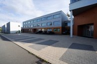 Parkoviště za bránou - severozápadní pohled 1