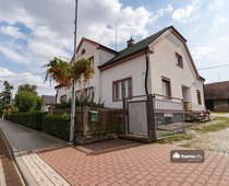 Prodej dvou rodinných domů s pozemky o celkové výměře 5 964 m² - Horní Ředice