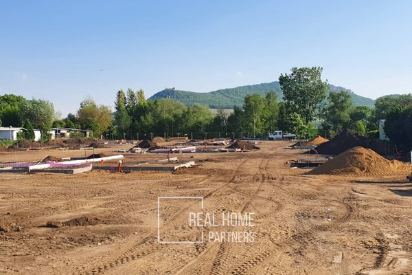 Prodej stavebního pozemku 433 m² se stavebním povolením a projektem - Strachotín