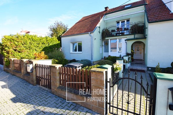 Prodej bytu 4+1 v RD s garáží a zahradou, CP 334 m², Brno – Moravany, ul. Růžová
