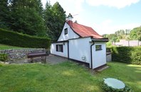 Prodej celoroční zděná chata 2+kk 83 m2 s terasou, garáží a zahradou 300 m2, Herálec, Vysočina