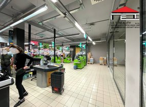 Pronájem obchodních prostor v nákupním centru (13,5 m²)
