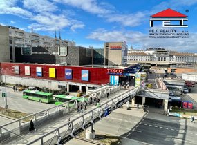 Pronájem obchodních prostor v nákupním centru Dornych (330 m²)