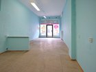 Kancelář s výlohou u tramvajové zastávky, 46 m2