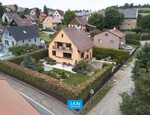 Pronájem velkého rodinného domu 6+1 (155 m²) se zahradou (588 m²), v blízkosti Slapské přehrady, v obci Kňovice