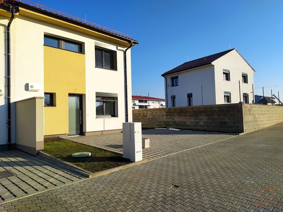 Prodej pasivního rodinného domu 5+kk, pozemek 471 m² - Kobylnice, okr. Brno venkov