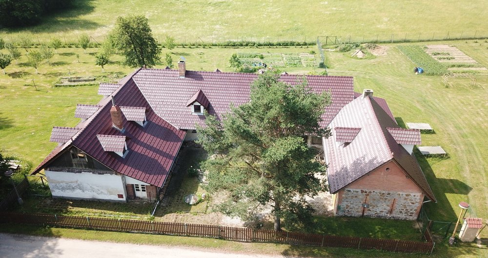 Prodej rodinného domu, podlahová plocha 816m², celková výměra pozemků 12.453 m2 - Těmice