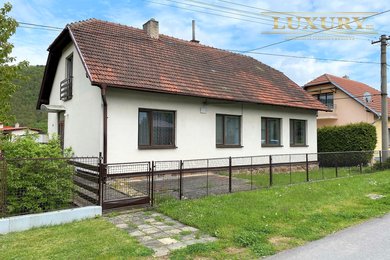 Prodej rodinného domu s krásnou zahradou a dvěma garážemi, 906 m² - Nedvědice, Ev.č.: 00048
