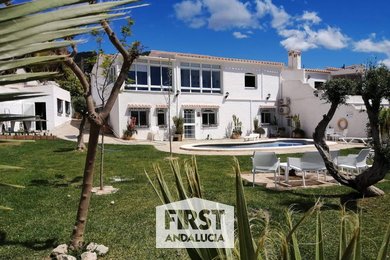 PRODEJ. Rodinný dům s turistickou licencí. 4 ložnice, bazén, 500m od pláže. Nerja, Costa del Sol, Ev.č.: MG2301