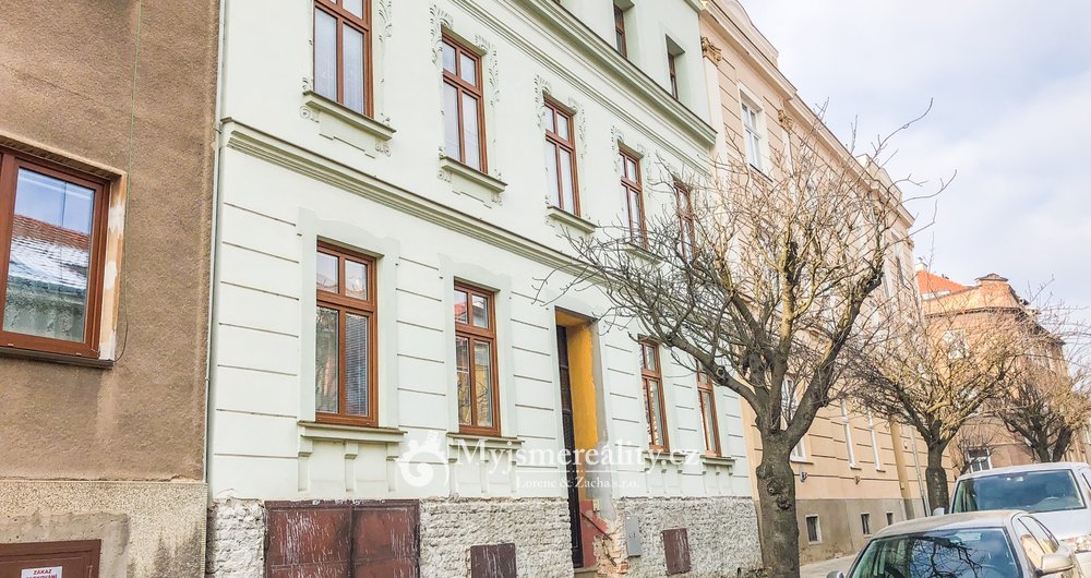Pronájem, cihlový byt, 1+1,  42 m² - Znojmo, ul. Jiráskova