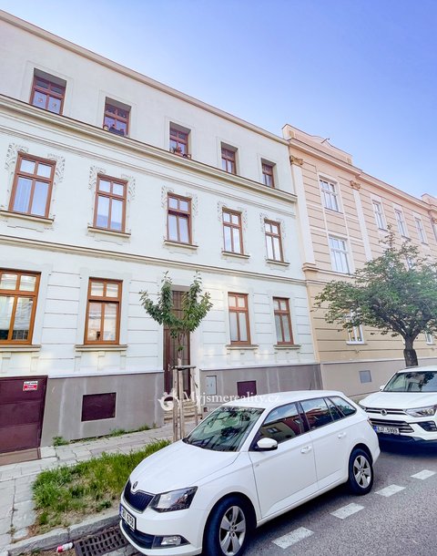 Pronájem, podkrovní byt 1+1, 40 m² - Znojmo ul. Jiráskova