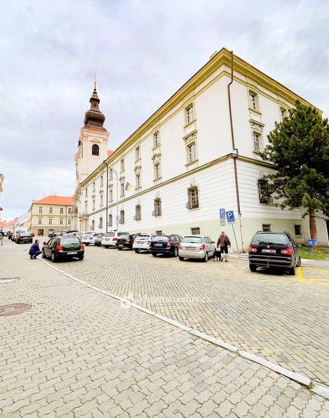 Prodej, zrekonstruovaný byt 2+1 s parkovacím stáním,  70 m² - Znojmo ul. Dolní Česká