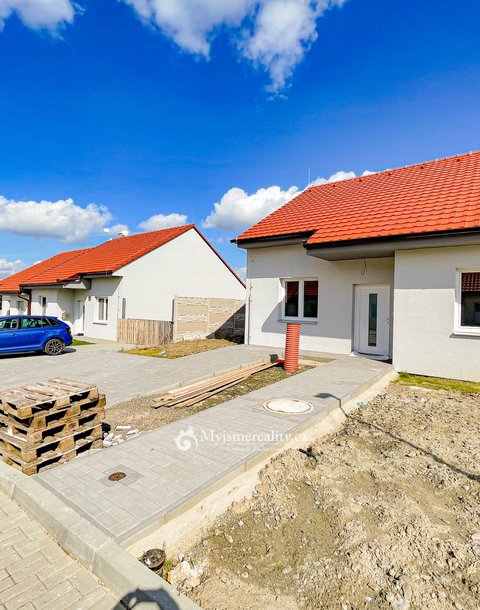 Pronájem, Rodinného domu se zahradou a parkovacím stáním, 380 m² - Znojmo - Kasárna